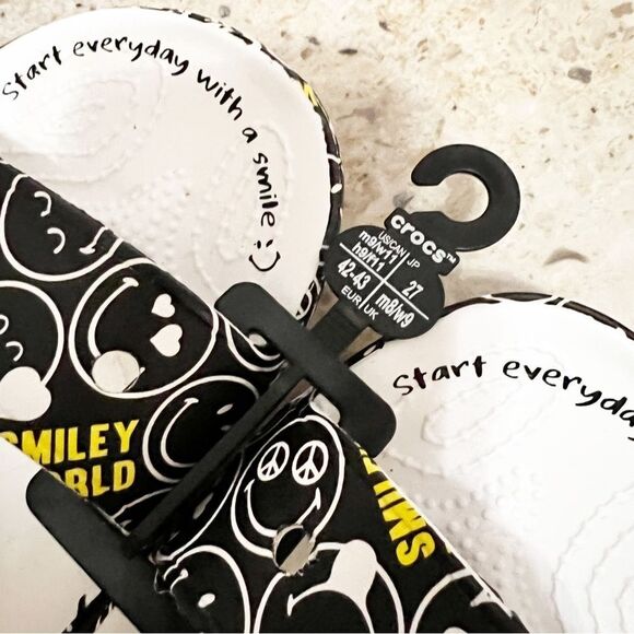 Classic Crocs SmileyWorld Sandals Men’s Size 9 - Picture 5 of 10